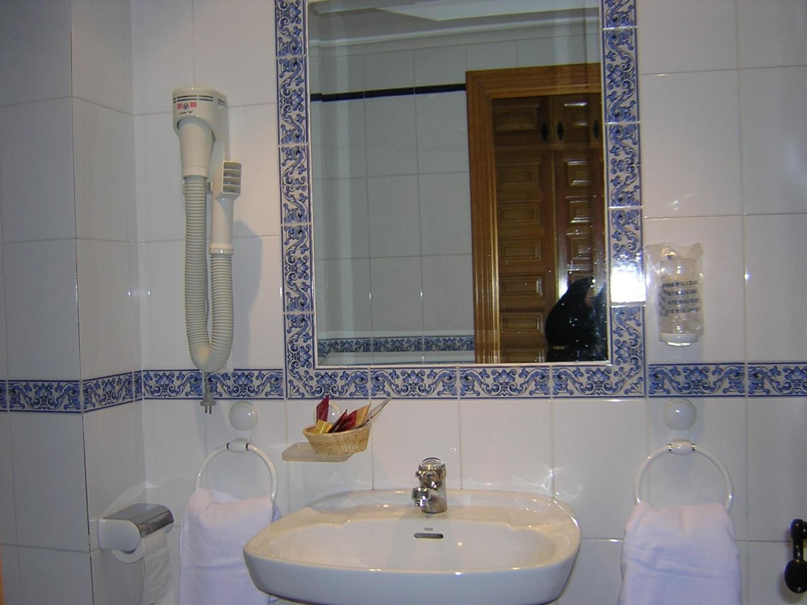 Hostal Restaurante La Muralla Каньете Экстерьер фото