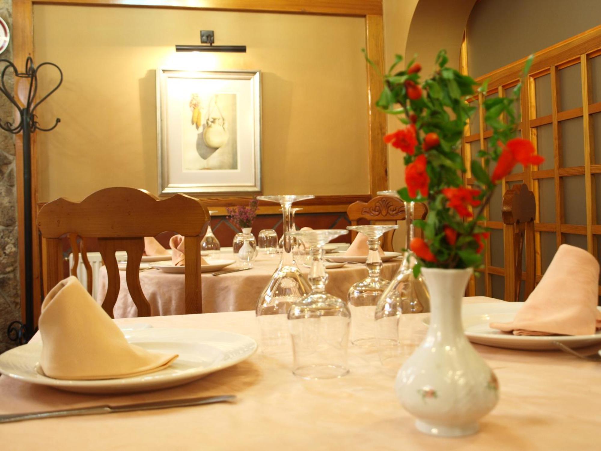 Hostal Restaurante La Muralla Каньете Экстерьер фото